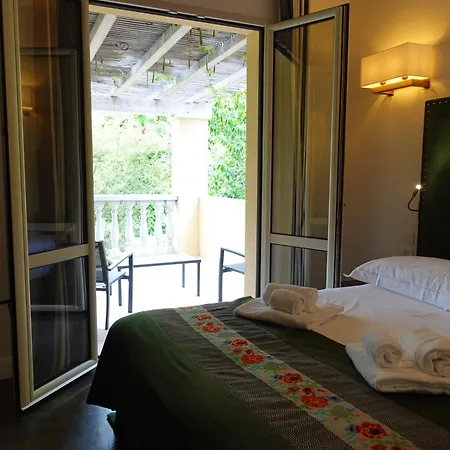 Kemani Sara Bed & Breakfast *
