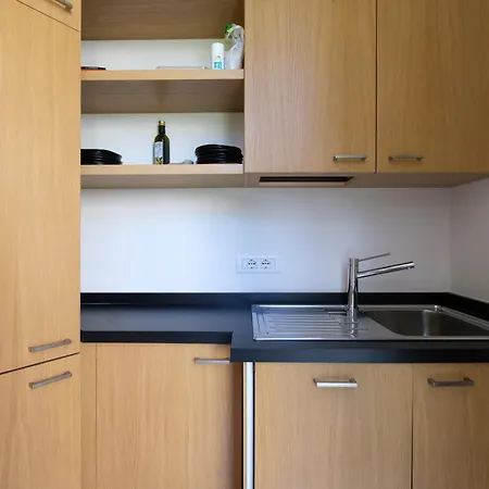 Kemani Sara - Boutique 4* 올비아