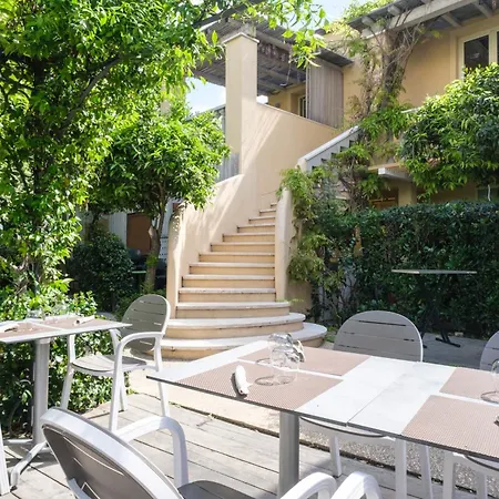 Kemani Sara Bed & Breakfast *